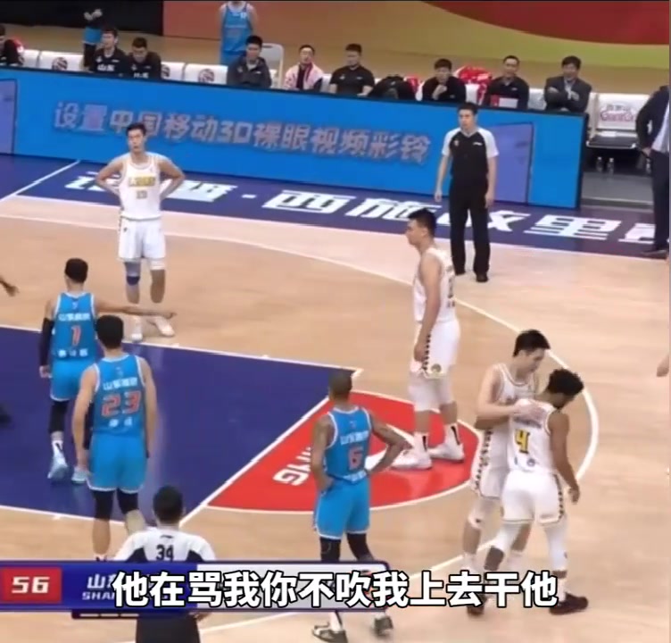 被庫克罵毛了？高詩巖對裁判說：他再罵我你不吹，我就上去干他?。ǜ咴妿r對新疆）