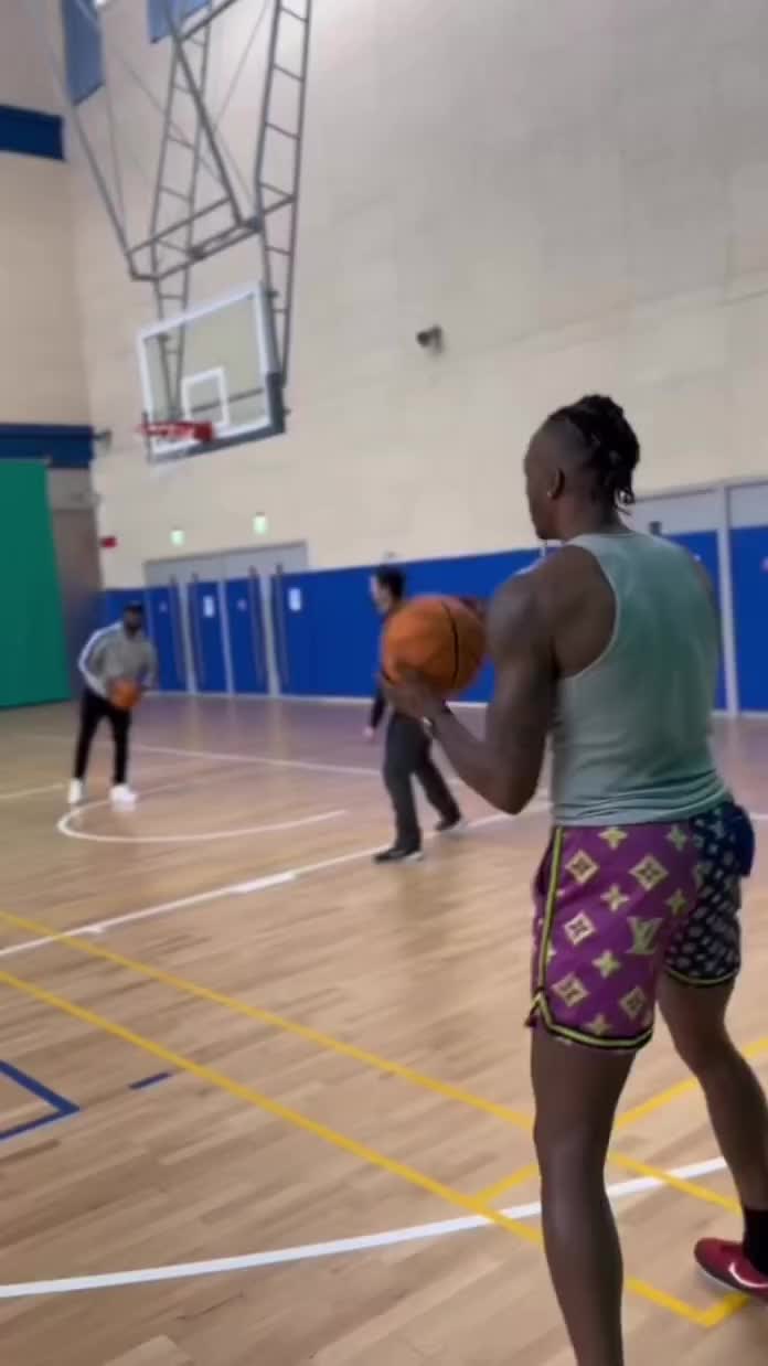 明天要復出！霍華德ins曬訓練視頻：超人就要回歸賽場?。ɑ羧A德的ins賬號）